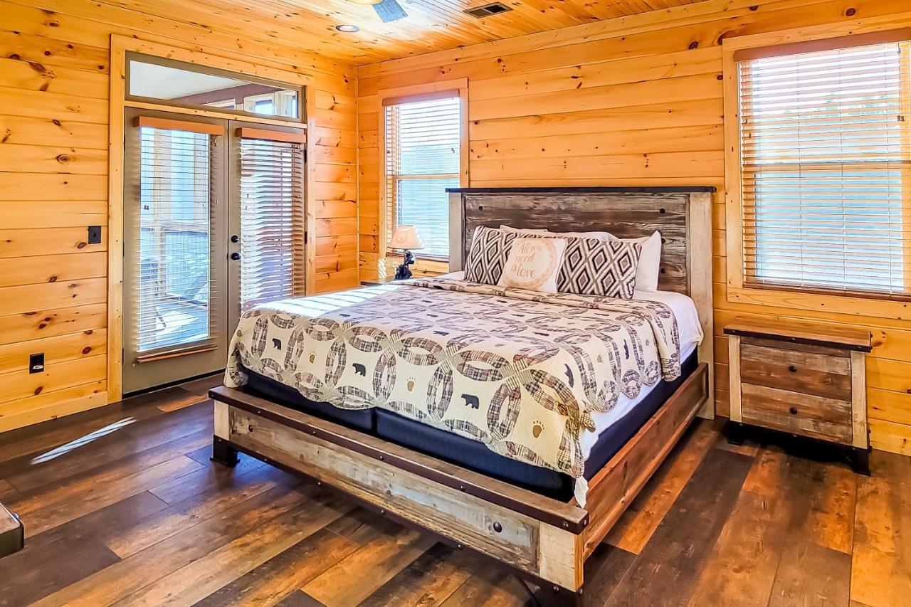 3 Lazy Bears Chalet Gatlinburg Exterior photo