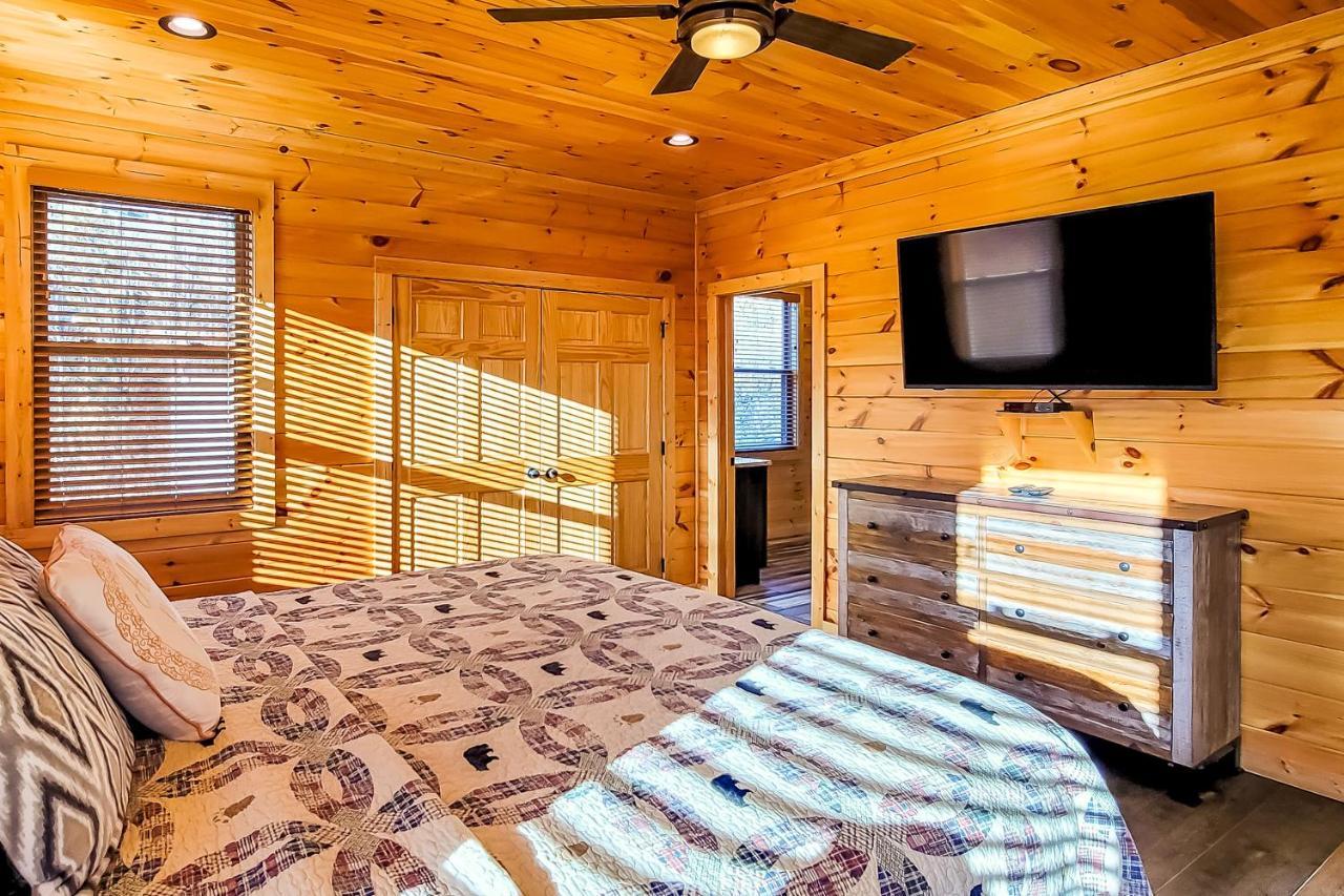 3 Lazy Bears Chalet Gatlinburg Exterior photo