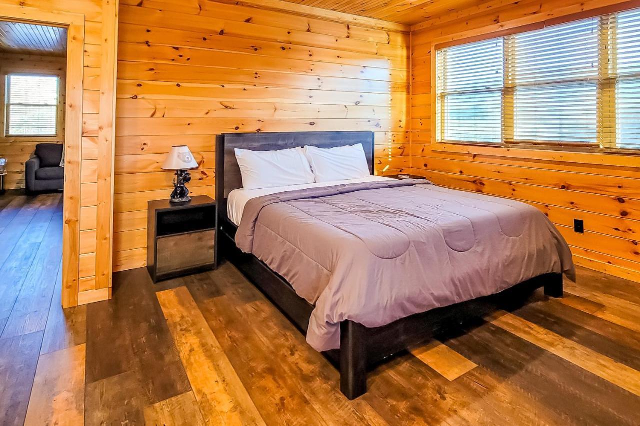 3 Lazy Bears Chalet Gatlinburg Exterior photo