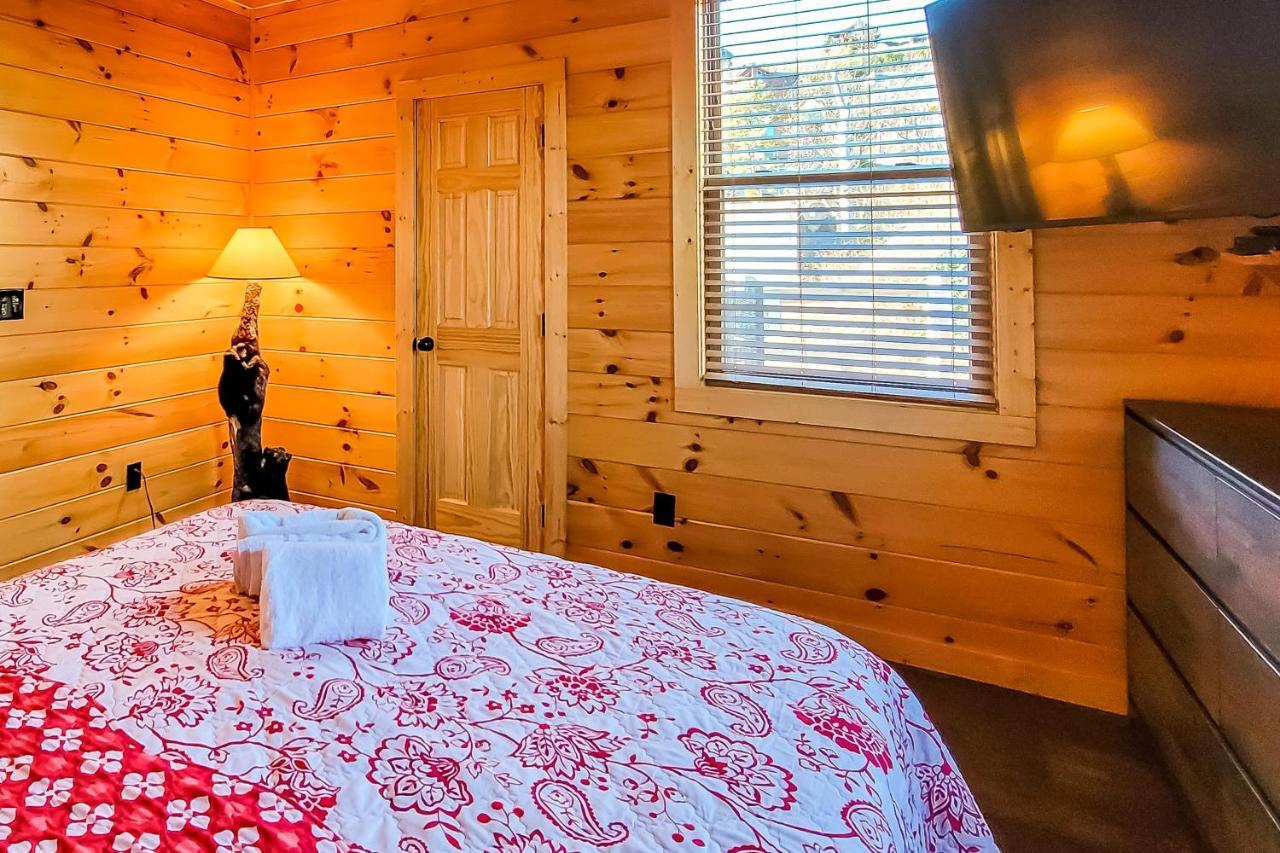 3 Lazy Bears Chalet Gatlinburg Exterior photo