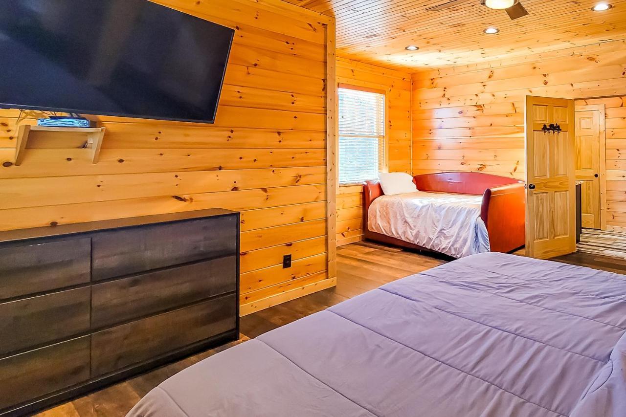 3 Lazy Bears Chalet Gatlinburg Exterior photo