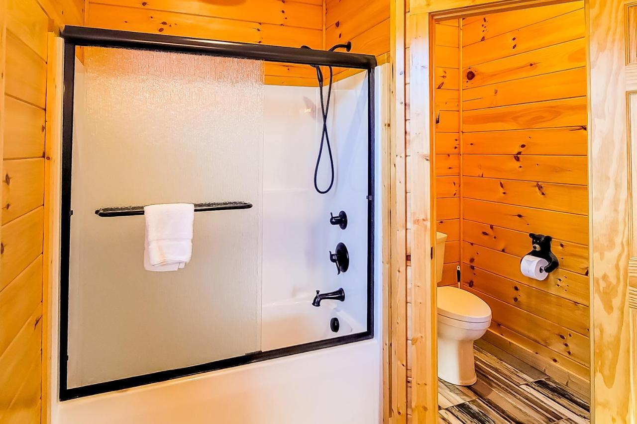 3 Lazy Bears Chalet Gatlinburg Exterior photo