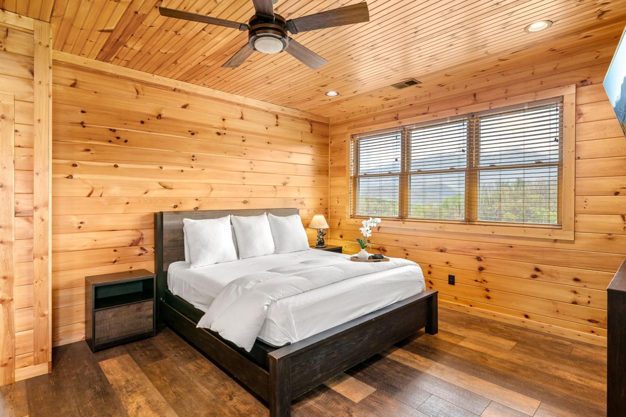 3 Lazy Bears Chalet Gatlinburg Exterior photo