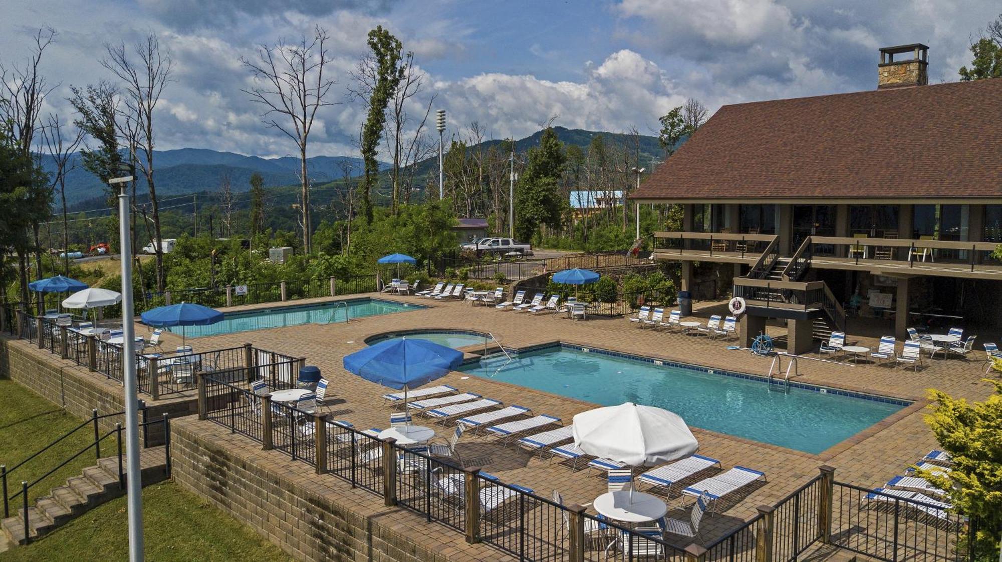 3 Lazy Bears Chalet Gatlinburg Exterior photo