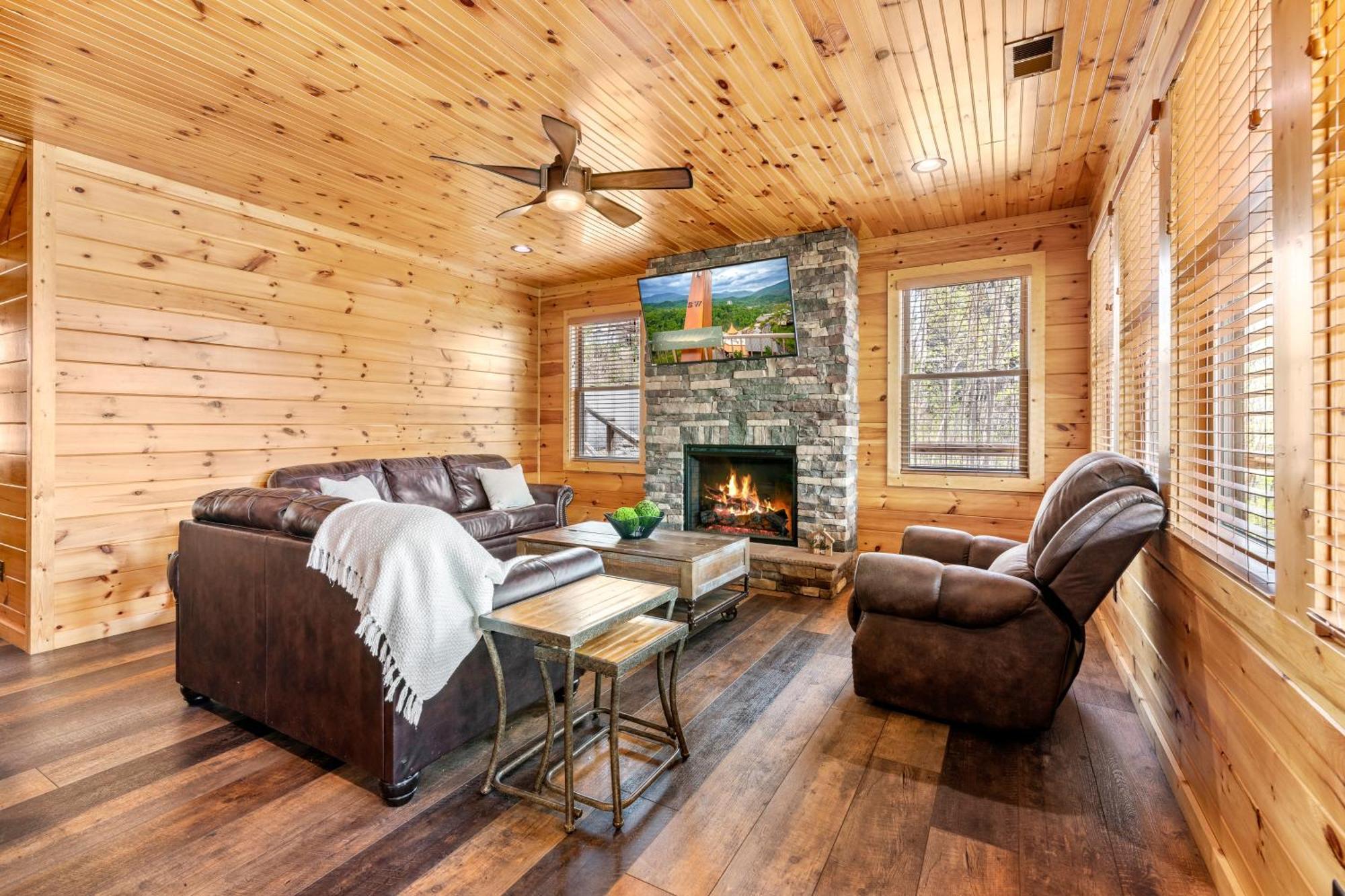 3 Lazy Bears Chalet Gatlinburg Exterior photo